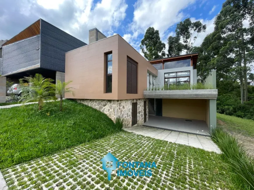 Casa de Condomínio com 3 Quartos à venda, 165m² - Centro
